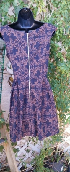 Beautiful Dress Under Skies - Picture 3 of 3